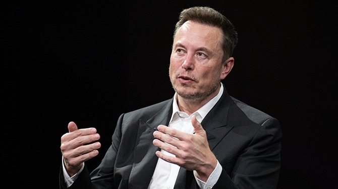Musk belooft 1 miljoen dollar weg te geven aan rechter die hem vrijspreekt
