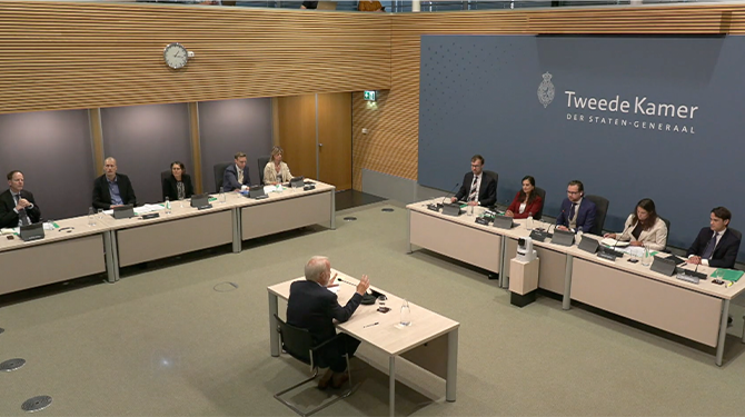 Coronacommissie had toch liever zoom-call gemaakt van parlementaire enquête