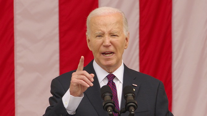 Onhandige Biden maakt slechts één beledigende opmerking in plaats van tientallen per dag