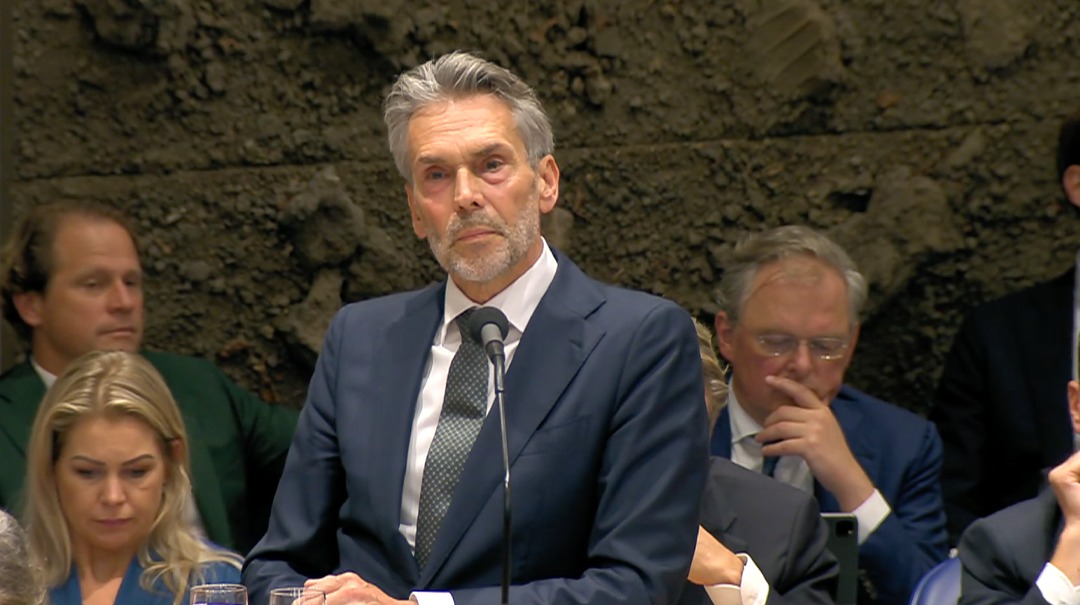 Premier Schoof in wandelgangen omgedoopt tot Magnetic Dick: ‘Alles blijft aan hem kleven’