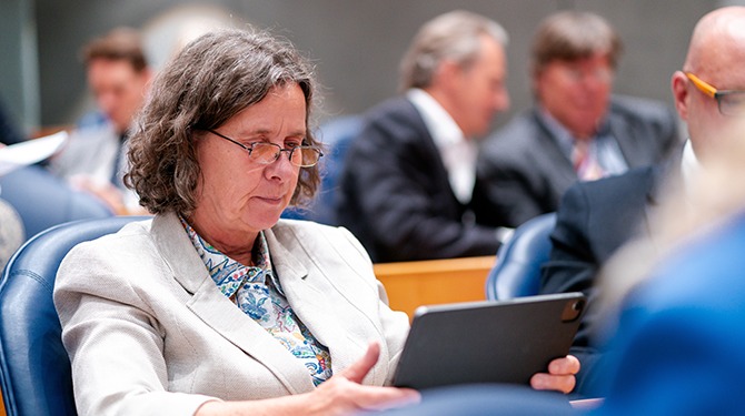 Kabinet zoekt ervaringsjurist om uitroepen asielcrisis emotioneel-juridisch te onderbouwen