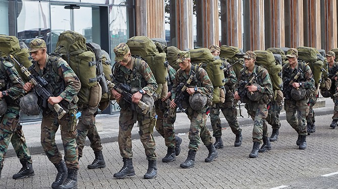 Kabinet komt met ‘dienstsuggestie’: ‘Dienstplicht klinkt meteen zo heftig’