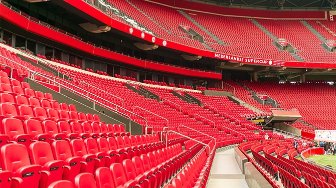 Ajax komt moeilijk tot wedstrijden