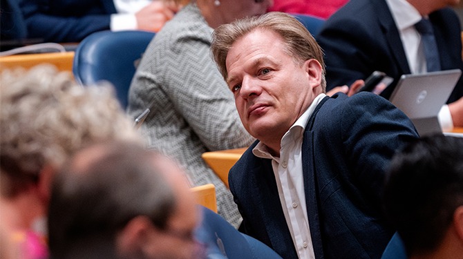 Veel onenigheid over extraparlementaire emoties