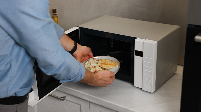 Slow cooking: Jan liet z’n magnetronmaaltijd 280 minuten opwarmen op 90 watt