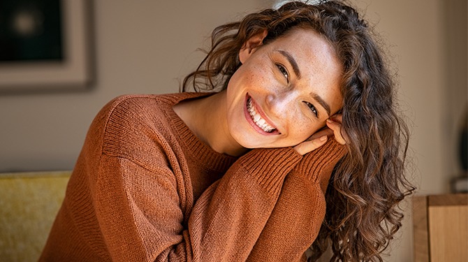 Vrouw op datingapp voelt hele leuke klik met advertentie