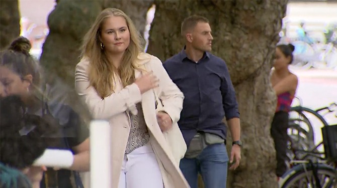 Wat doet Hare Koninklijke Hoogheid Amalia bij zo'n achterhaald instituut als het corps?