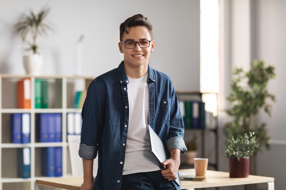 Jongeren niet goed meer in vaste relaties? Youri (26) is al 2 jaar samen met zijn mobiele provider