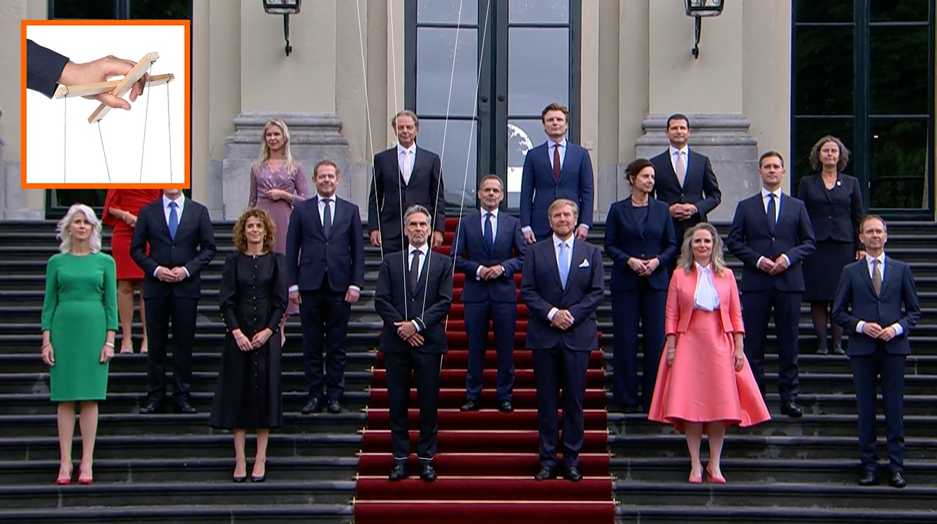 Close up bordesfoto met Schoof toont de touwtjes van Wilders