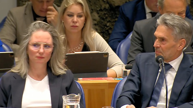 Onderzoek: dankzij wensdenken en valse beloftes stijgt vertrouwen weer in politiek