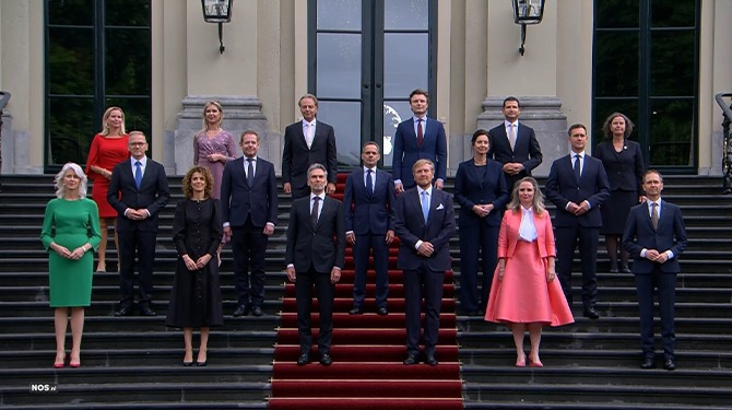 Ouders van ministers kunnen bordesfoto's bestellen vanaf 13,95 euro