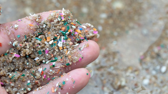 Waarom wil het maar niet lukken met het inzamelen van microplastic?