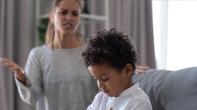 Stuitend: moeder noemt kind 'boef' zonder eerlijk proces