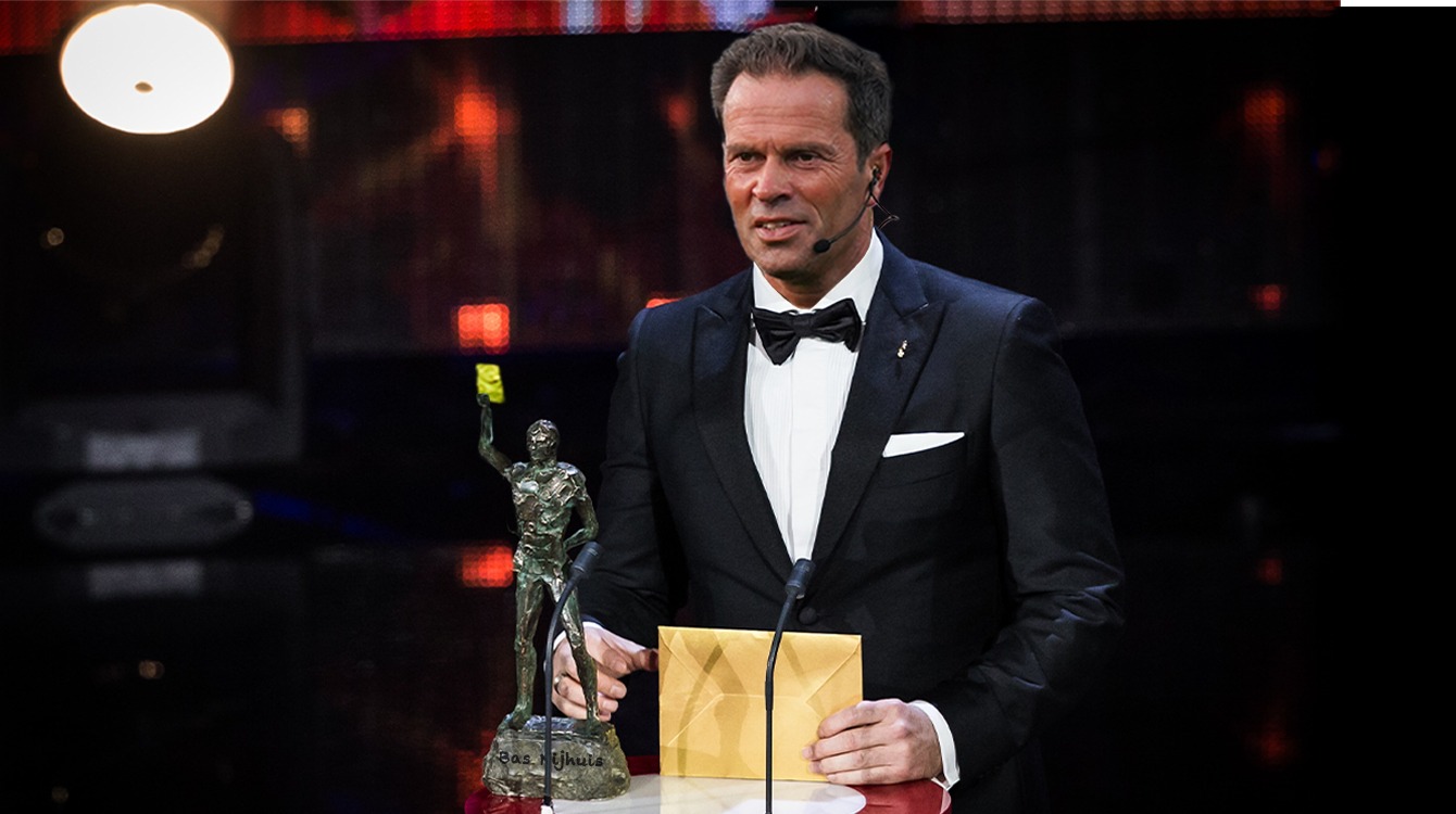 Bas Nijhuis reikt op feestelijk Bas Nijhuis-gala de Bas Nijhuis award uit voor beste Bas Nijhuis