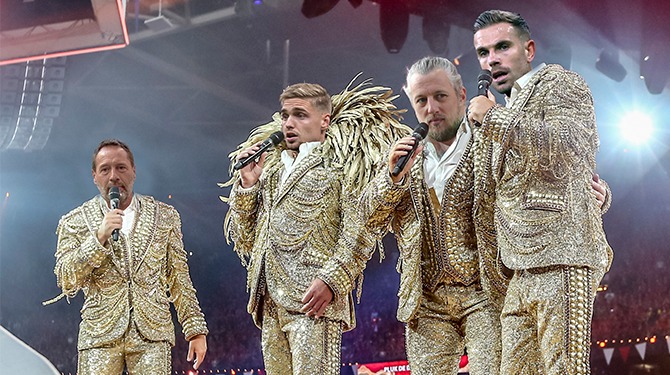 Ajax haalt opgelucht adem na ontlopen play-offs: ‘We kunnen naar de Toppers’