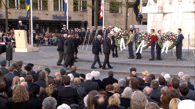 Welke NSB'er verlinkte Nederlanders die hun gratis reservingen voor Dodenherdenking wilden verkopen?