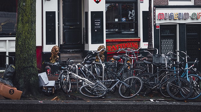 4 manieren om recht te praten dat je fiets die volgens jou was gejat nog gewoon bij de kroeg staat