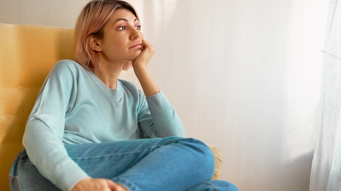 Lekker bezig klimaatstrijder: vrouw met 10 euro op de bank vliegt eigenlijk nooit