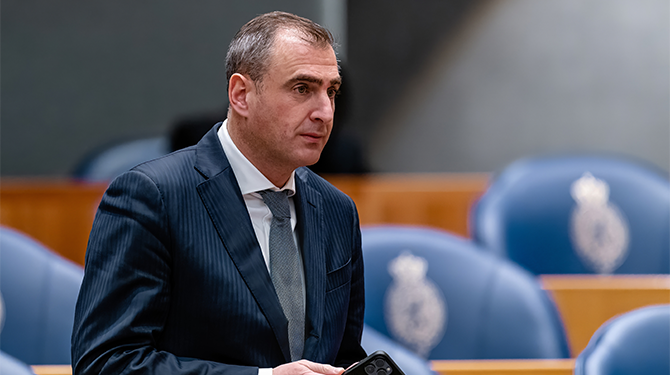 Is de man die niet door AIVD-screening kwam dan tóch niet zo'n fris type?