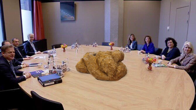 Geen nieuw kabinet omdat er te veel poep is