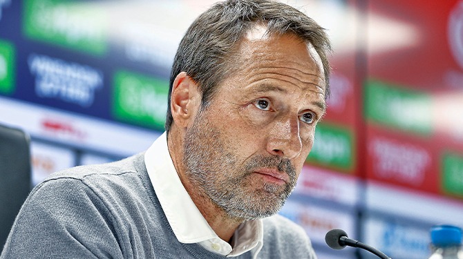 Van ’t Schip woest: ‘Spelers zaten met hun hoofd al bij nederlaag tegen Twente’