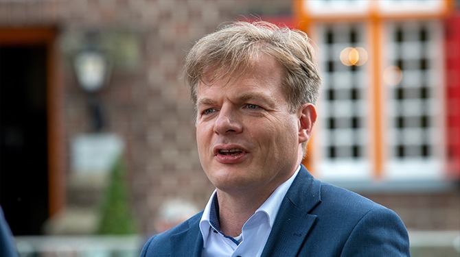 Omtzigt: 'Transgenders moeten eindeloos twijfelen voor ze keuze maken'