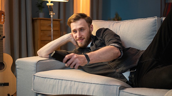 Tim (32) weet dankzij fitbit dat hij al 3 dagen op de bank ligt