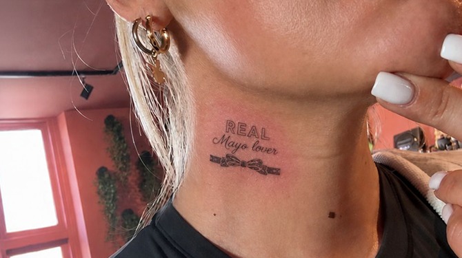 Vrouw met ‘REAL mayo lover’-tattoo zegt dat er diepere betekenis achter schuilt