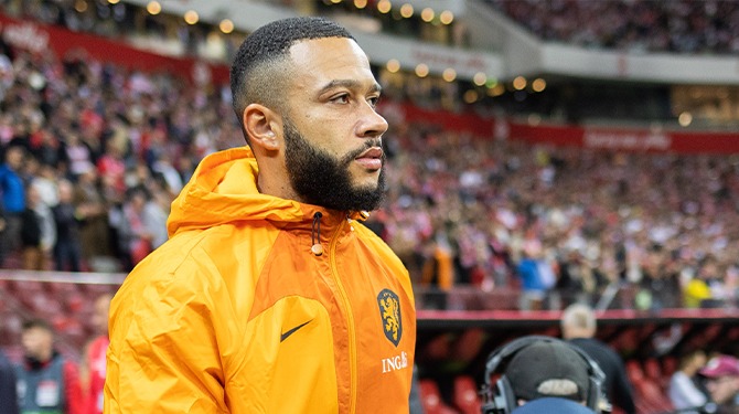 Depay: 'De Quincy die ik ken doet vrijwilligerswerk, helpt oude vrouwtjes met oversteken en heeft 2 lammetjes’