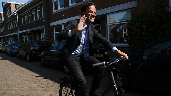 Wie volgt Mark Rutte op als leraar maatschappijleer indien hij naar de NAVO vertrekt? 5 kanshebbers