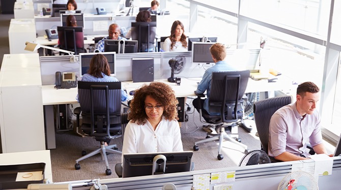 Zombiedrug 'maandloon' zorgt dat mensen 8 uur wezenloos naar computerscherm kijken en dan uitloggen