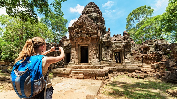 Anna (23) gaat op zoek naar zichzelf in Thailand en heeft beet bij vijfde tempel