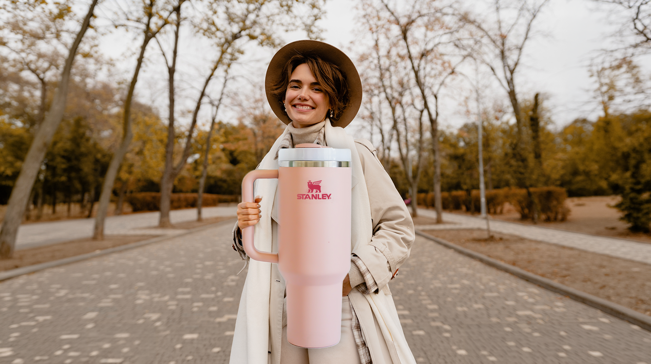 Handig: Kira propt water, koffie, thee, yoghurt, banaan en hutspot allemaal in één drinkfles