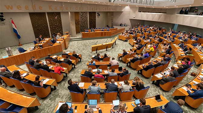 Plasterk adviseert volledige gedoogcoalitie