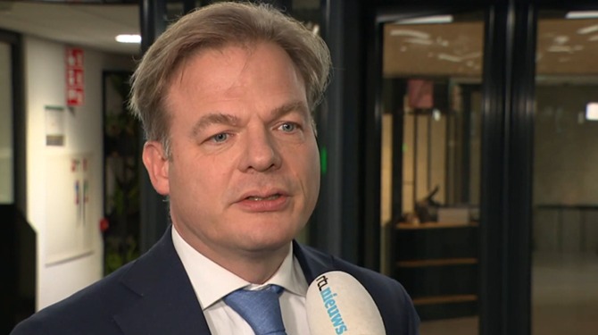 Omtzigt trekt zich terug, begint mogelijk eigen formatie