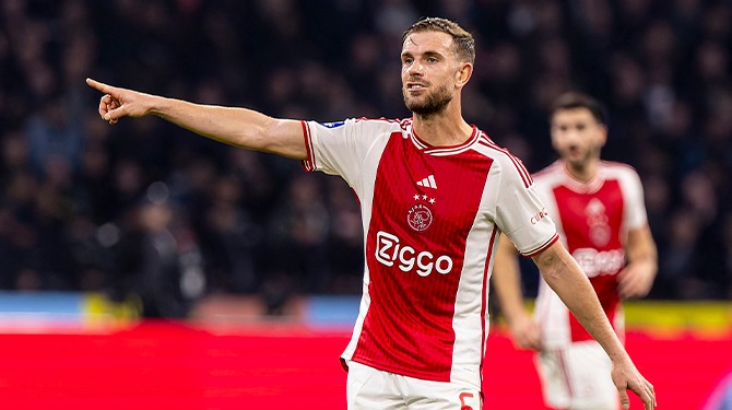 Henderson heeft na 1 wedstrijd vernietigende mening al klaar: ‘De Telegraaf kan er geen klote van’