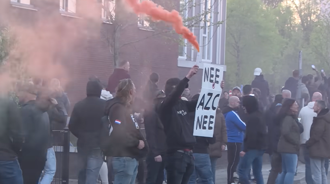 Steeds meer vrouwen durven niet meer over straat door relschoppers bij AZC’s