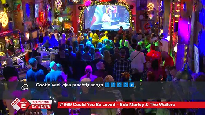 Arrogante dj’s in Top 2000 Café negeren alle verzoeknummertjes van Harold