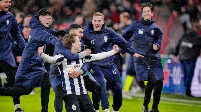 Hercules kan vanavond heerlijk achteroverleunen en zien wat PSV en Twente doen