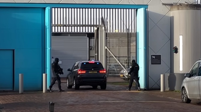 Opgestapte advocaten geven Taghi tip om tijdens proces ‘niet vergeten te genieten’