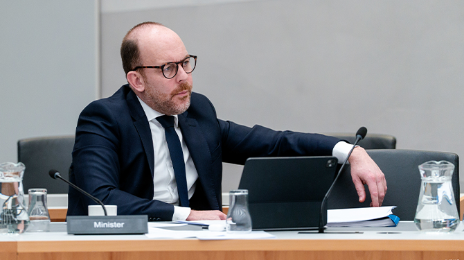 Kabinet belooft snel met nieuwe symboolmaatregelenwet te komen