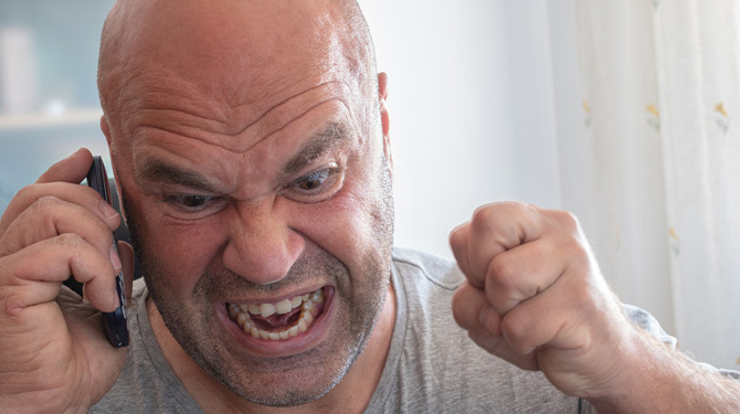 Voormalig gabber Rico (52) vraagt aan feestende buren of het ‘godverdomme ietsje harder’ mag