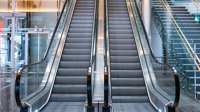 Bizar: trap op NS-station begint ineens te bewegen