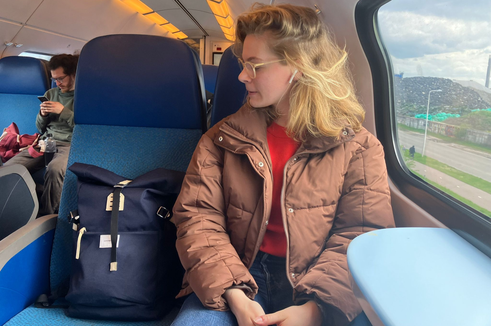 Karlijn maakte aanstalten om haar tas weg te halen van treinstoel en voelt zich nu een goed mens