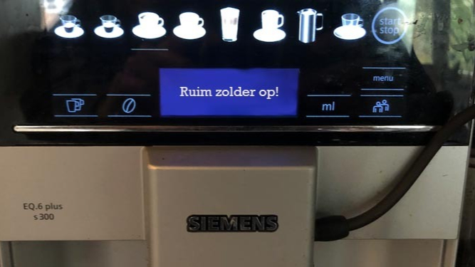 Altijd als Marja koffie wil zetten moet ze het water bijvullen, het afvalbakje legen, het plafond witten en de zolder opruimen