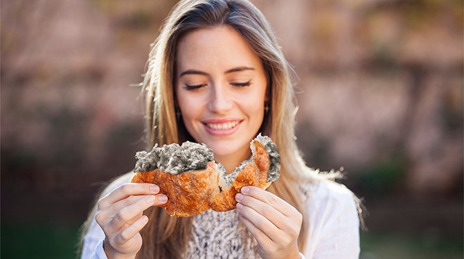 4 influencers overleden na eten van ‘crasbest’: een olijke croissant met asbest