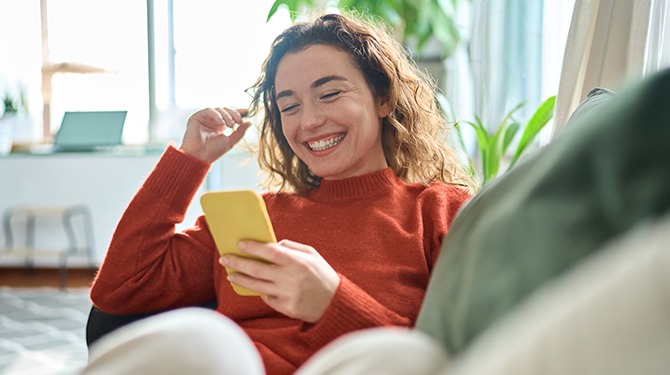 Vrouw die in Tinder bio heeft staan op zoek te zijn naar ‘nieuwe ervaringen’ gaat toch weer naar bed met haar ex