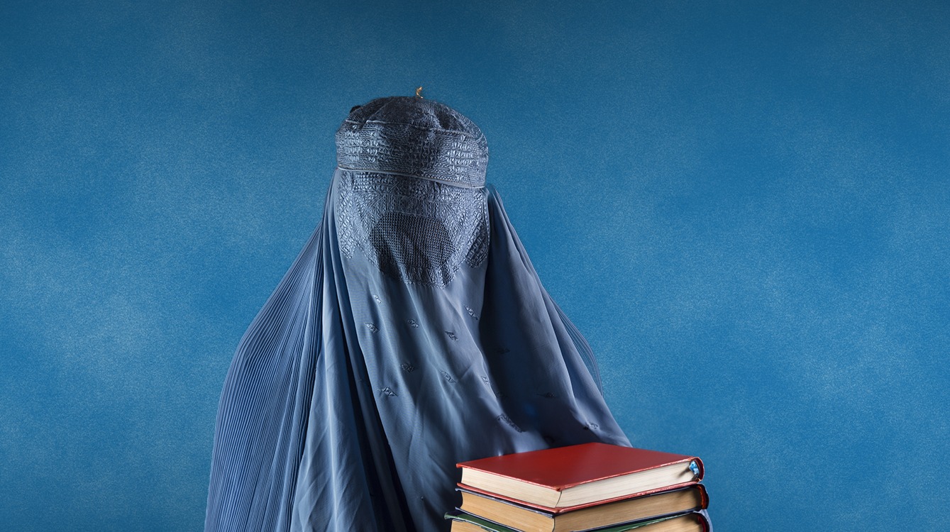 Afghaanse vrouwen doen ‘AI yearbook challenge’ om toch het gevoel te krijgen dat ze naar school zijn geweest