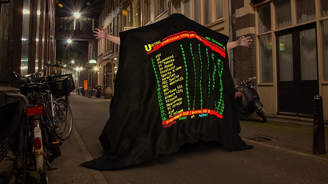 Ajax-fan verkleedt zich met Halloween als Teletekst-pagina 819