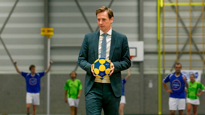 Wéér zo’n gelikte campagnevideo: Laurens Dassen korfbalt met Nederlands kampioen